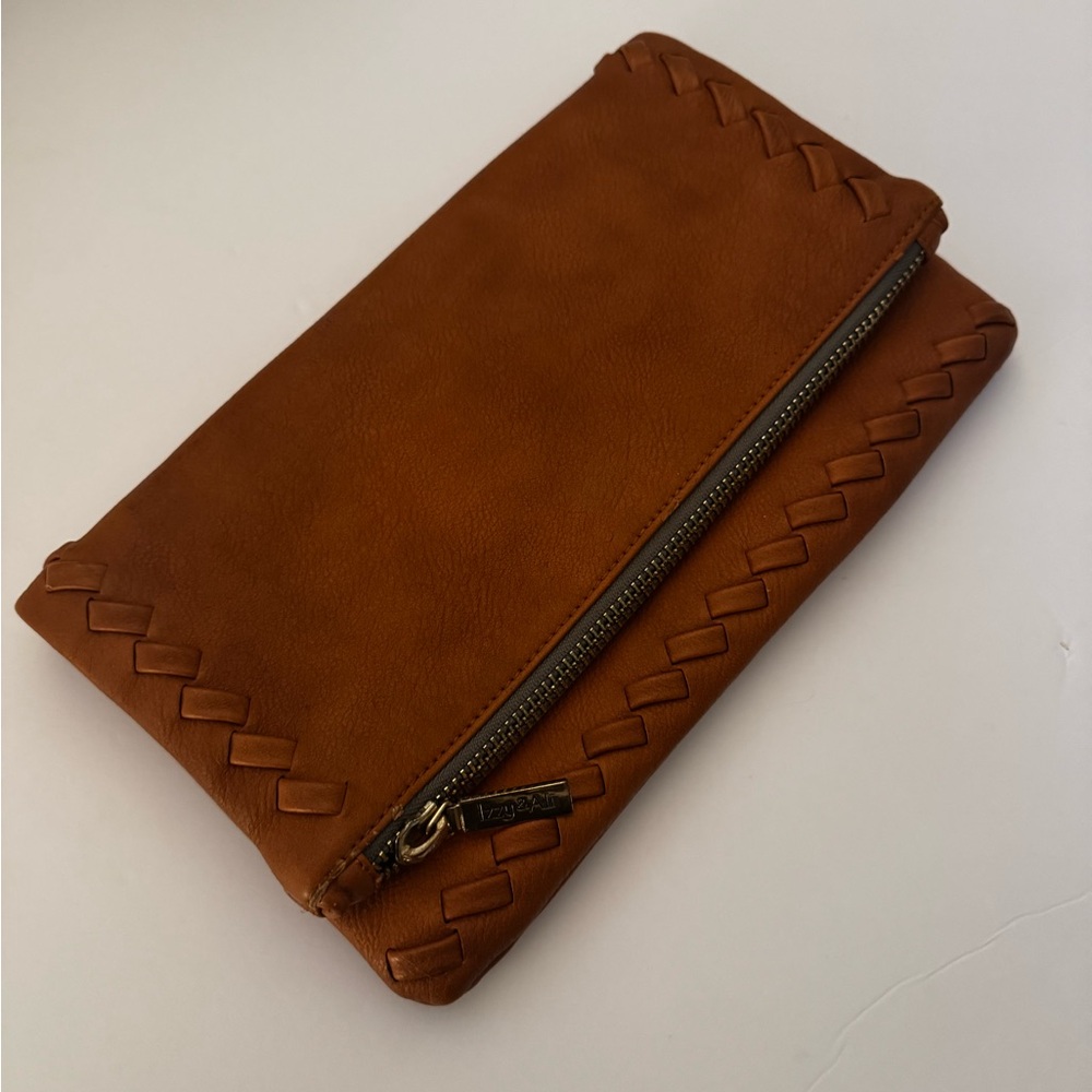 IZZY & ALI VEGAN LEATHER  caramel Leather CLUTCH Women's Bag MINT EUC